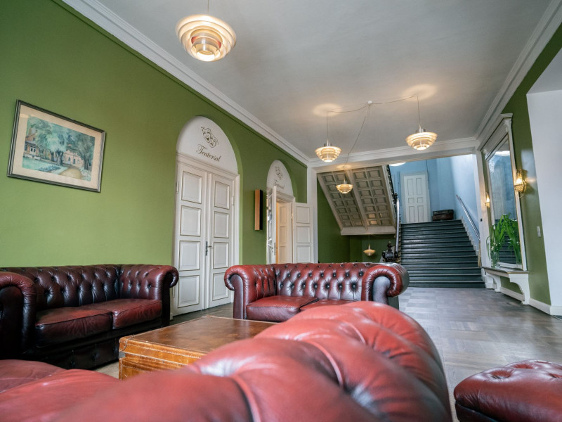 lounge3.jpg