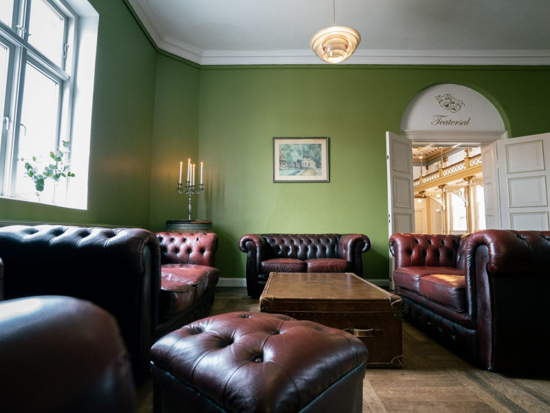 lounge2.jpg